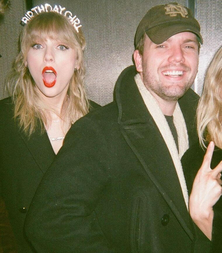 Continuing the Love Triangle Story in "August"