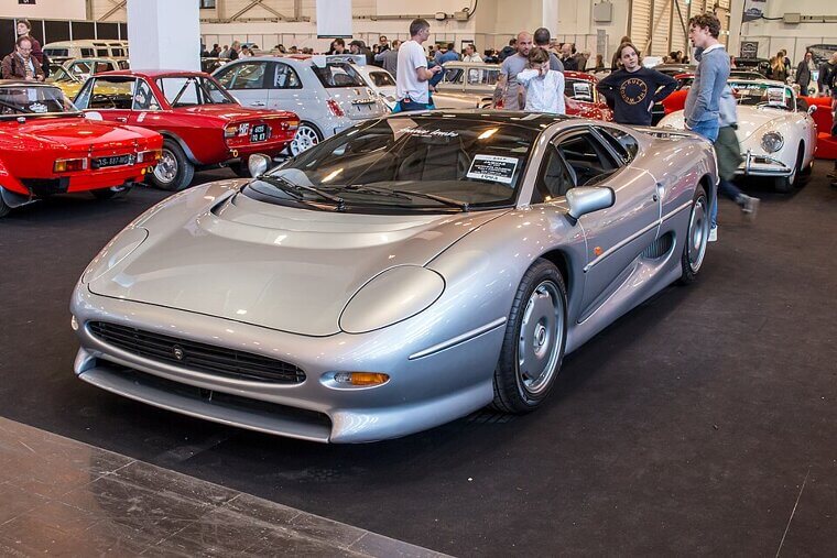 Jaguar XJ220