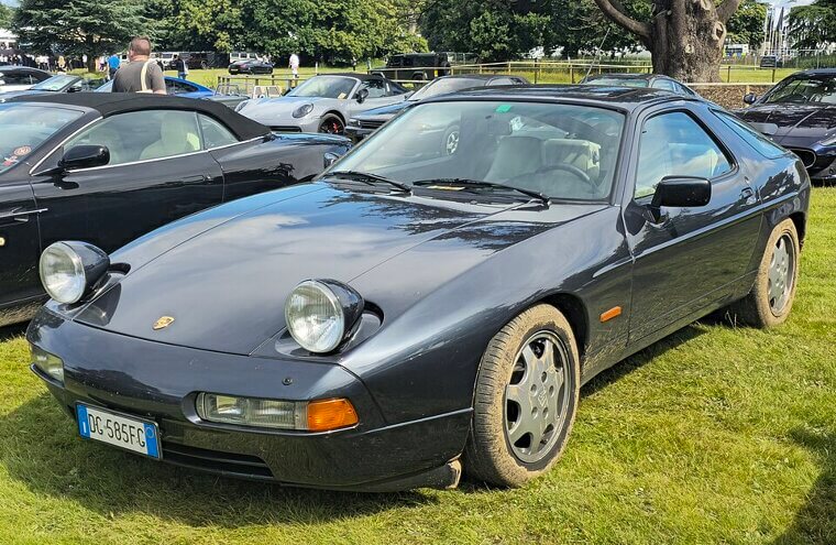 Porsche 928