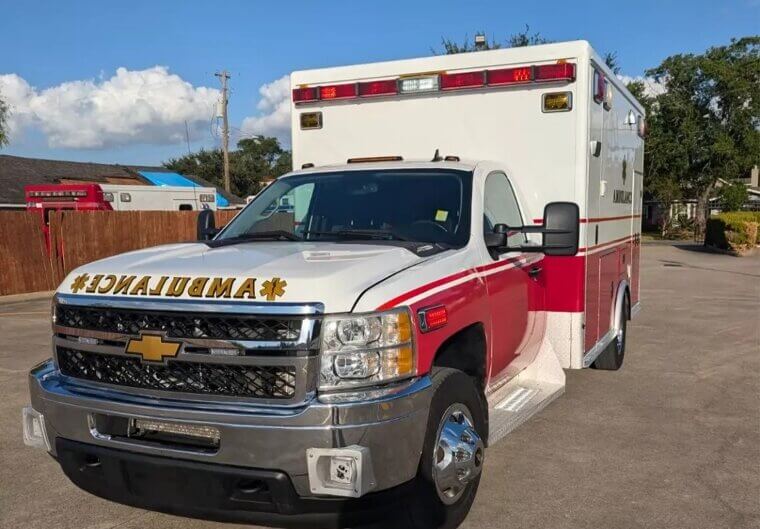 ​2012 Chevrolet Silverado 3500 4×4 6.6L Turbo Diesel Type I Ambulance: $39,900
