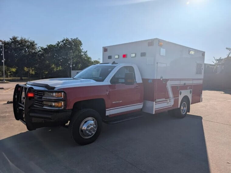 ​2015 Chevrolet Duramax Diesel 6.6L V8 Type I Ambulance: $39,900
