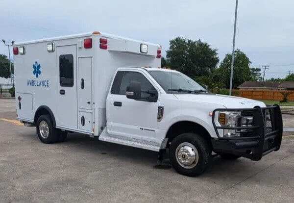 ​2019 Ford F-350 4×4 6.7L V8 Diesel Type I Ambulance: $36,900
