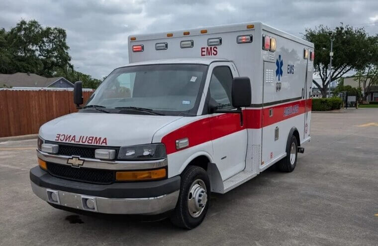 2009 Chevy Express 6.6L V8 Duramax Type III Ambulance: $17,900