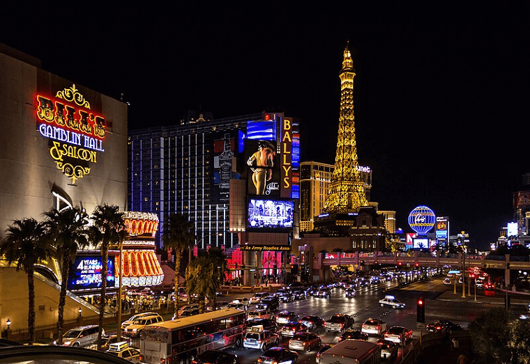 Dietmar Rabich / Wikimedia Commons / “Las Vegas (Nevada, USA), The Strip -- 2012 -- 6232” / CC BY-SA 4.0