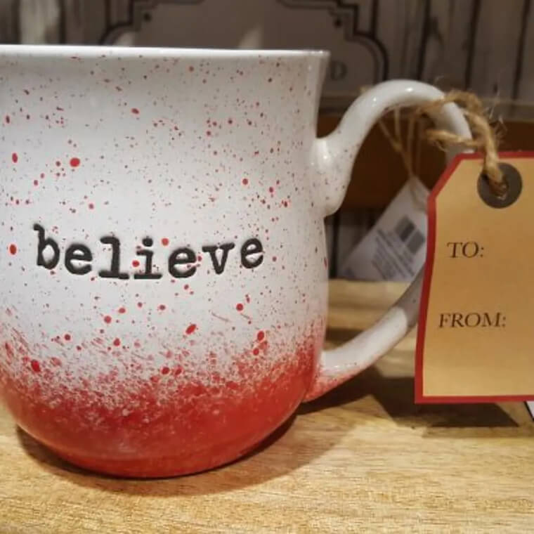 Uma caneca de Natal assustadora