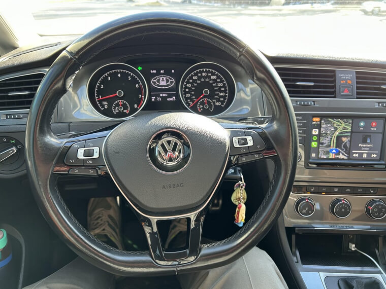 A Steering Wheel That Does Not Center Itself