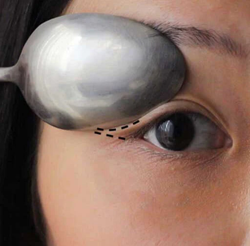Use a Spoon for Perfect Eyeliner