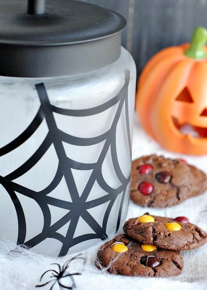 Design Your Cookie Jars With Spider Webs