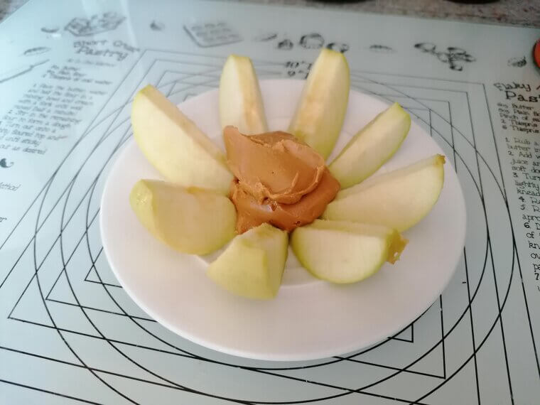 Apple Slices With (Natural) Peanut Butter