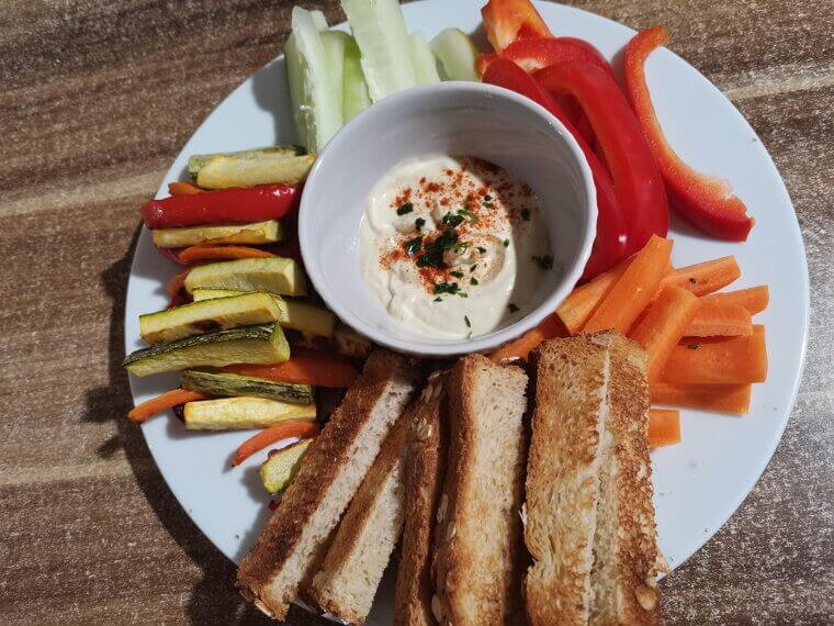 Hummus With Raw Veggies