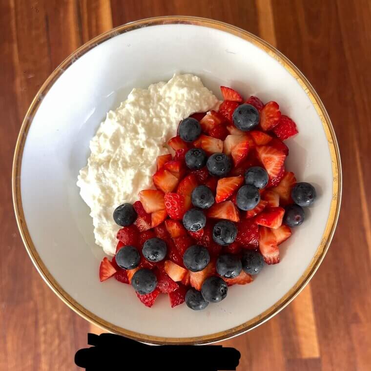 Cottage Cheese With Berries