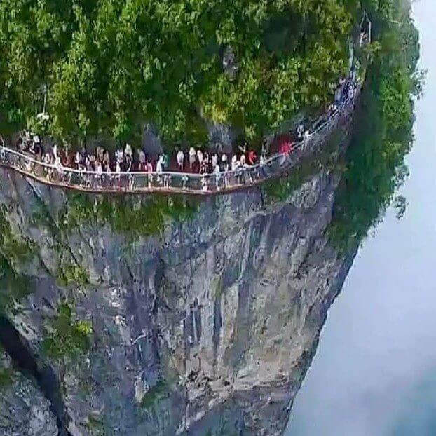 De angstaanjagendste brug op de Tianmen berg