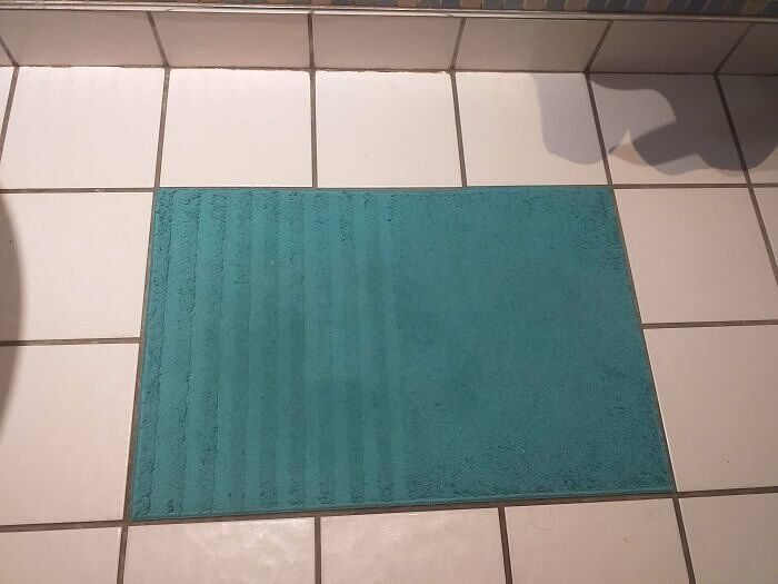 The Way This Bath Mat Fits These Bathroom Tiles