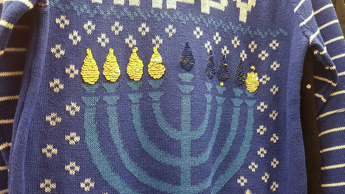 Un jersey que te permite encender la Menorah