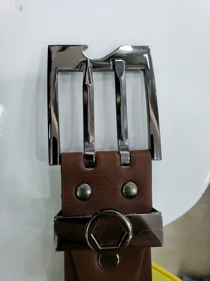 Alguien encontró estas herramientas en la hebilla de su cinturón