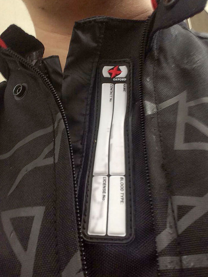 Esta chaqueta de moto te permite escribir tu grupo sanguíneo