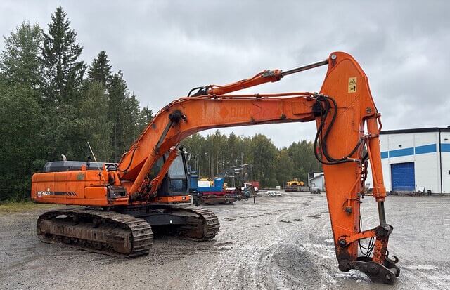 2011 Doosan DX420LC Tracked Excavator - €17,500 (US $20,516)