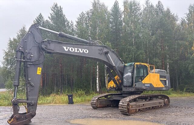 2015 Volvo EC480EL Tracked Excavator - €58,000 (US $67,996)