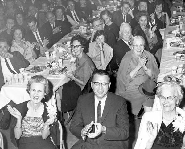 La plupart des morceaux de Laugh ont été enregistrés par des personnes aujourd'hui décédées.