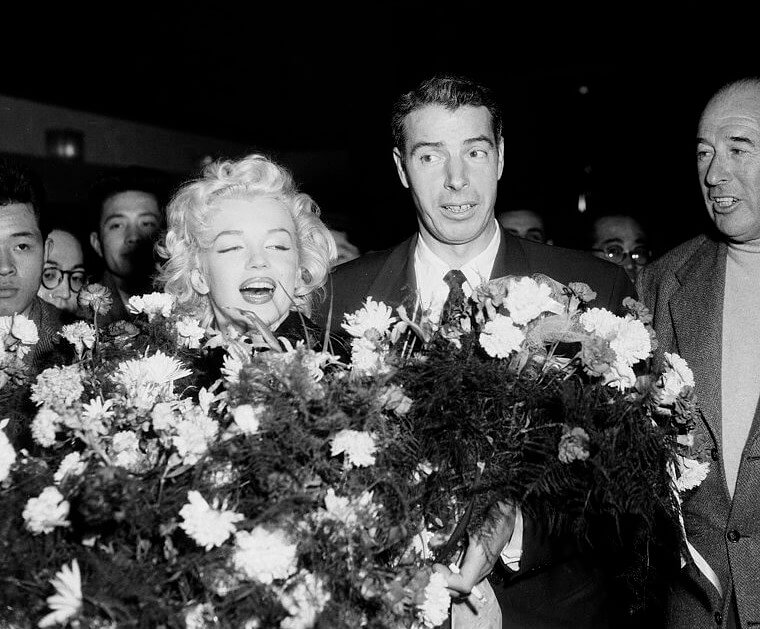 Joe Dimaggio mise dei fiori sulla tomba di Marilyn fino al giorno della sua morte