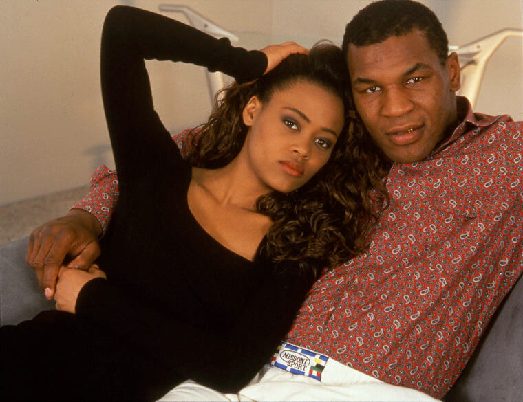 Mike Tyson ha sborsato 2,2 milioni di dollari per una vasca da bagno per Robin Givens