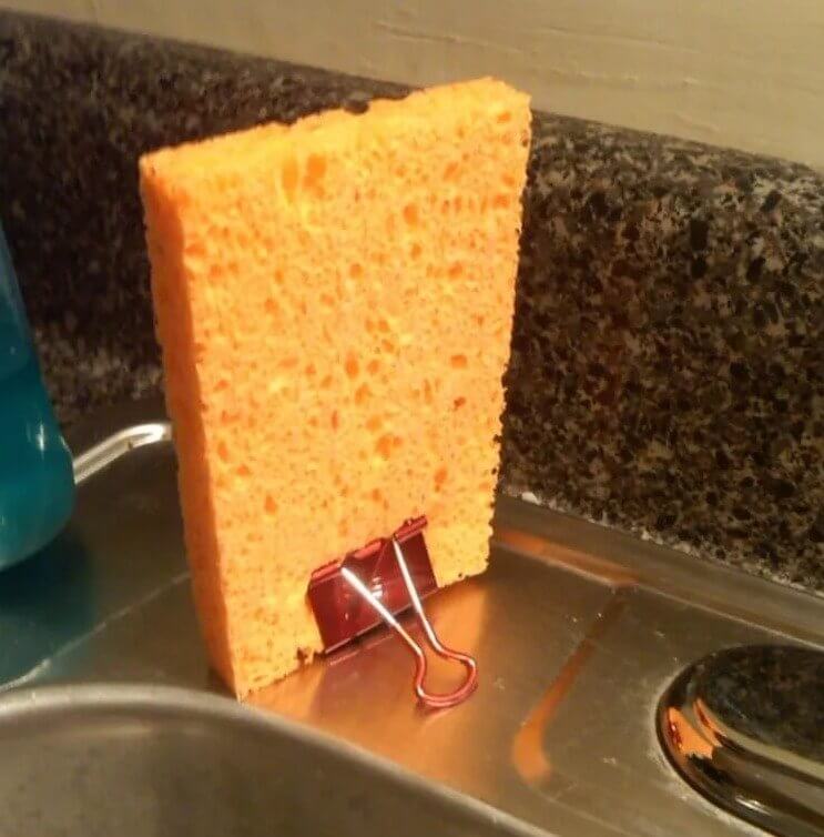 Keep Sponges Clean With a Binder Clip