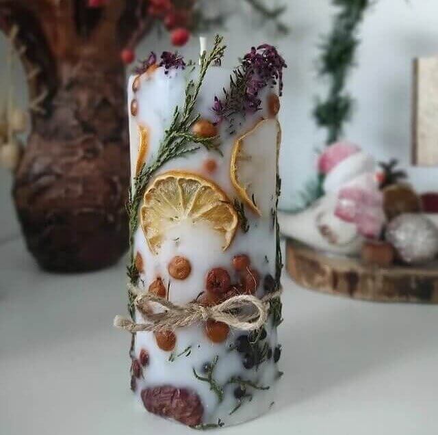 Dried Flower Candles Create a Cozy Atmosphere With Custom Scents