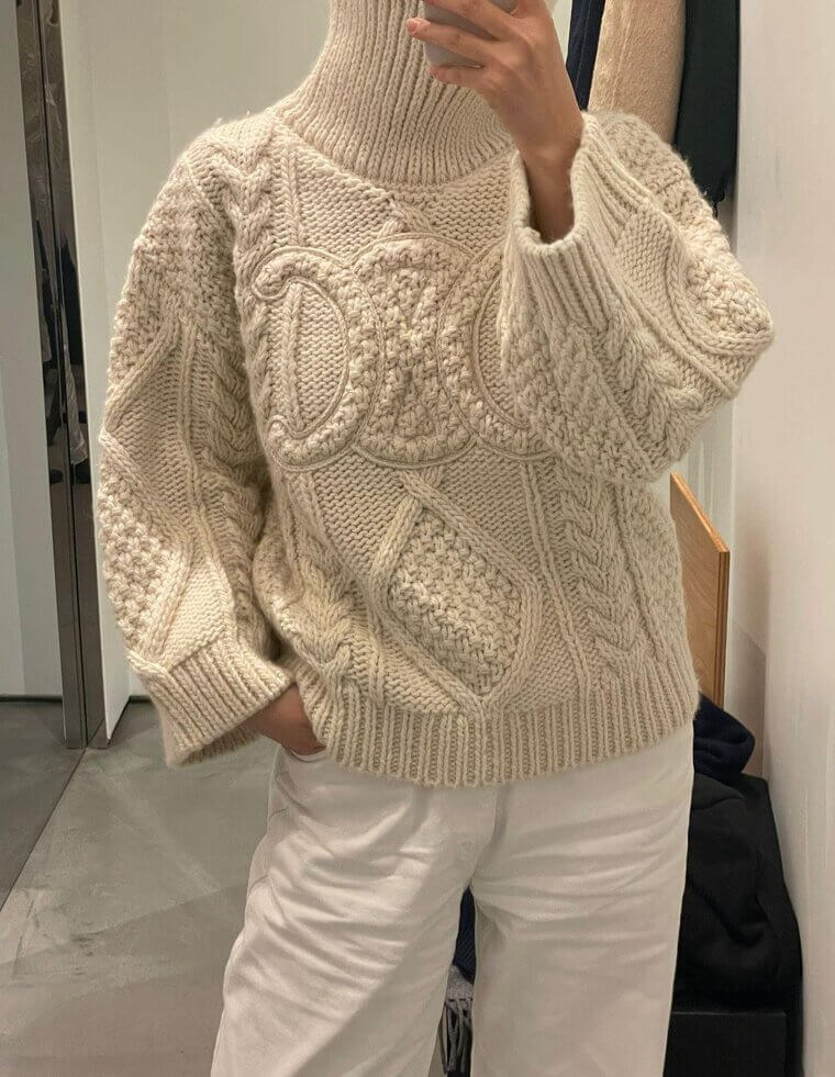 The Cashmere Turtleneck for a Sculpted Profile