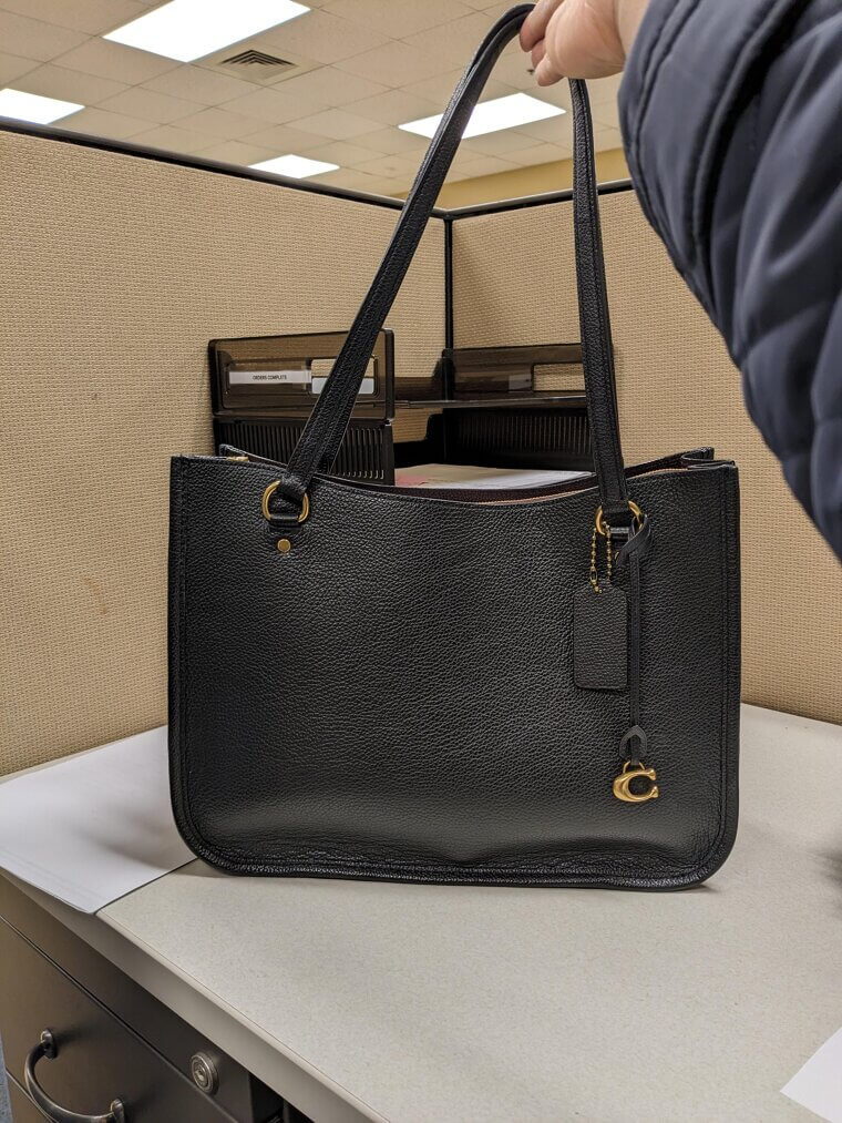 The Structured Leather Tote for Daily Organization