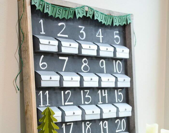 Create a Rustic Chalkboard Calendar