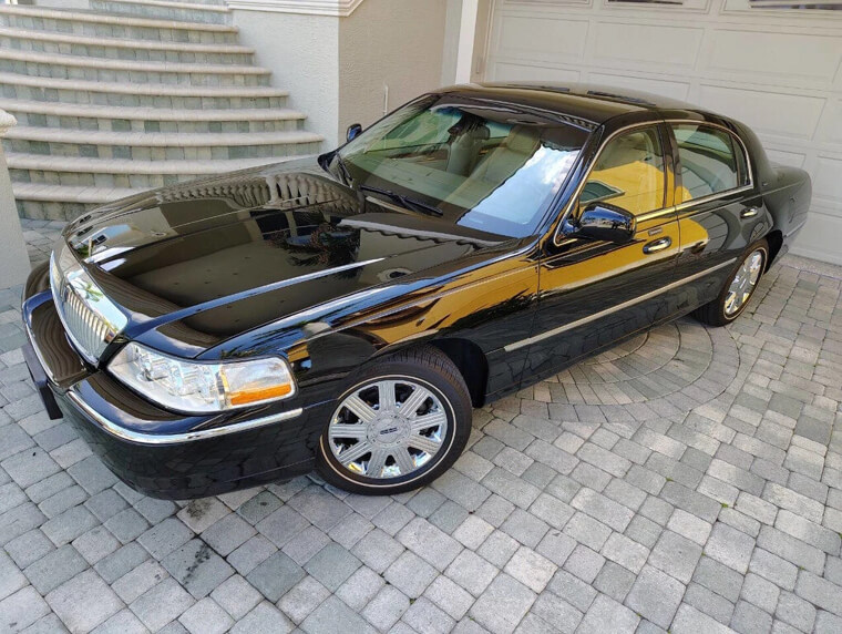 2003 Lincoln Town Car Cartier - $18,699