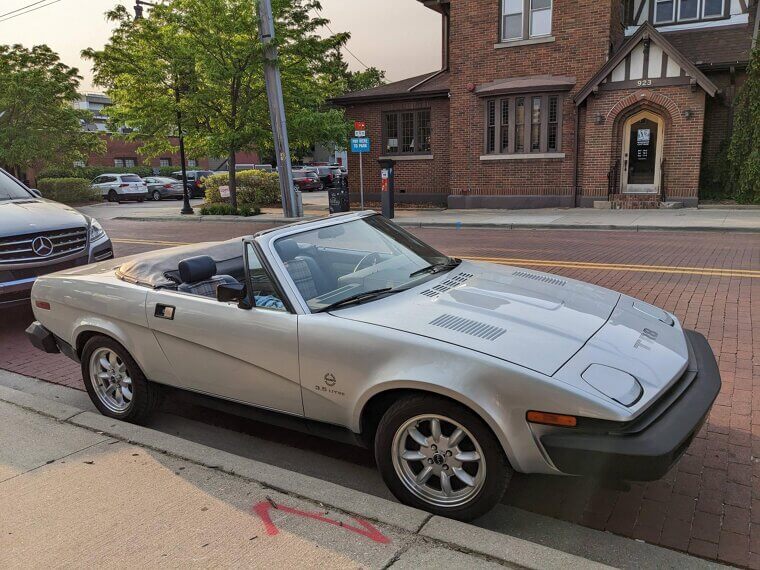 Triumph TR8