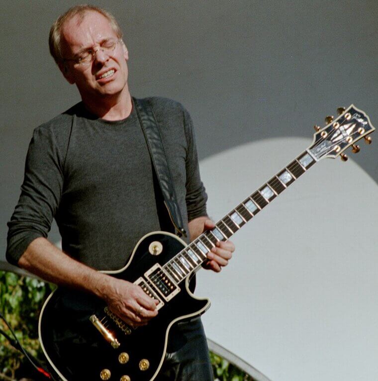 Baby, I Love Your Way (1975) - Peter Frampton: A Breezy, Acoustic-Driven Homage to Being Entirely Captivated by Someone's Presence