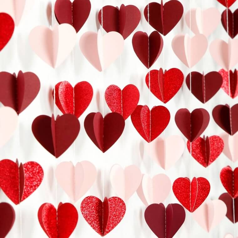 Heart Garland Decor - Perfect for Romantic Celebrations 