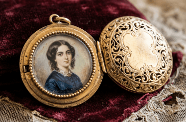 The Mystery of the Blue Trunk: How an Unopened Family Heirloom Redefined Three Generations