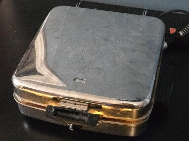 Cast Iron / Chrome Waffle Iron