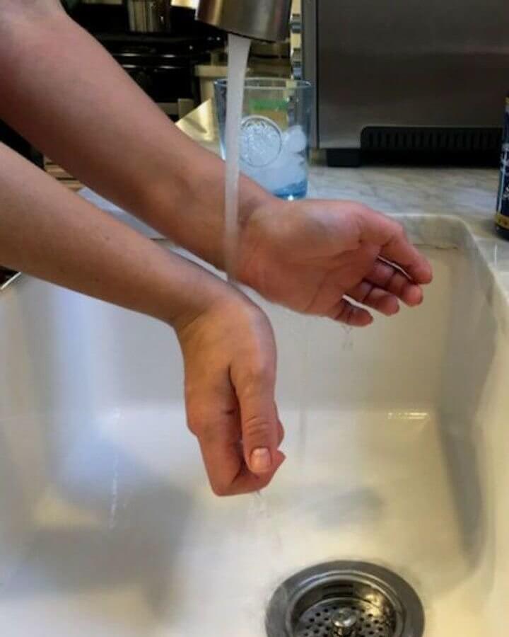 Per Una Rinfrescata Veloce, Usate L'Acqua Fredda In Modo Strategico