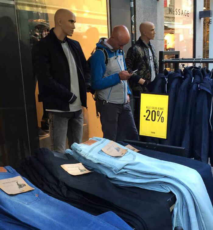Everyone Thought This Man Was A Mannequin Until He Started Moving