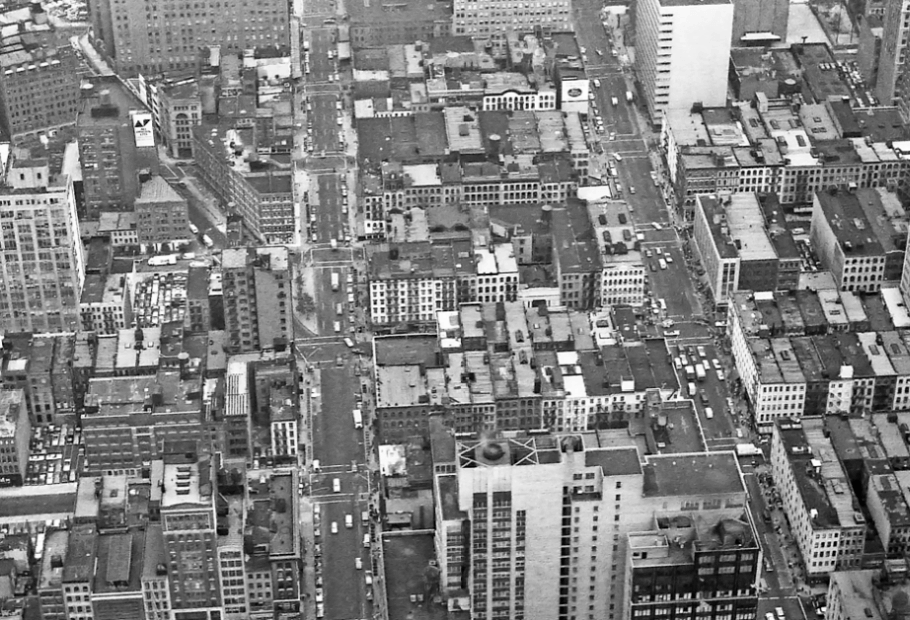 マンハッタンの真ん中にある築235年の農家の物語