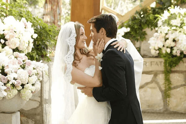 Josh Bowman And Emily VanCamp - Revenge