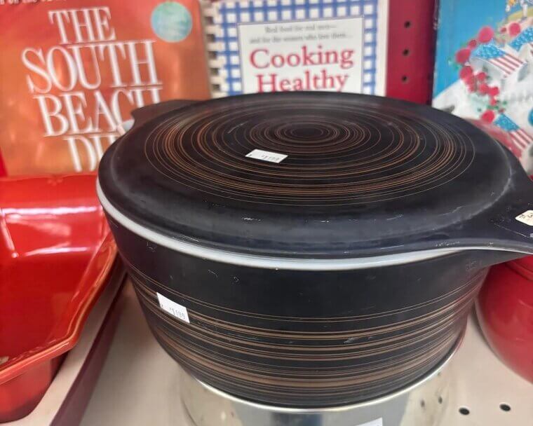 The "Terra" Set That Looks Like Mid-Century Pottery