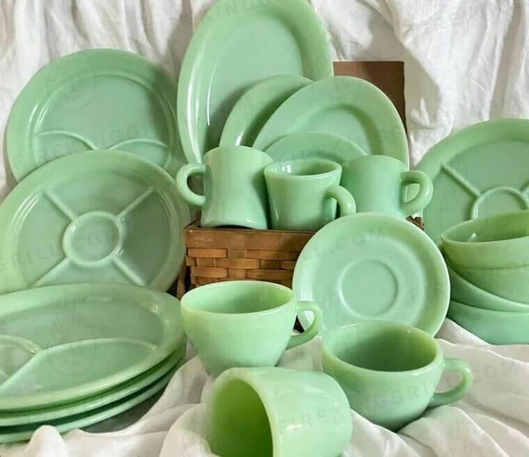 The "Fire-King Jadeite" Restaurant Ware That Shines Green