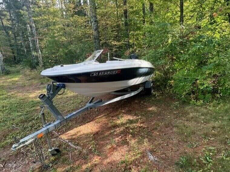2002 Bayliner 16' Boat W/ Title & Trailer - Bidding
