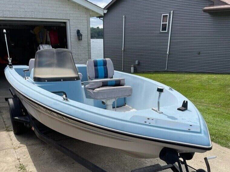1988 VIP 17' Boat W/ Title & Trailer - Bidding