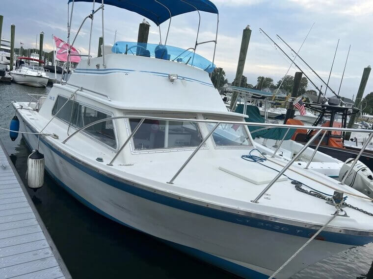 1973 LUHRS Flybridge 28' Boat W/ Title - Bidding