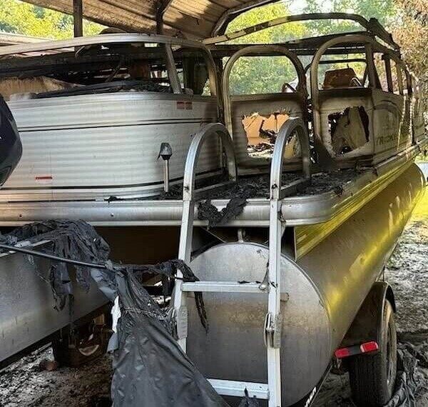 2010 Sun Tracker 21' Pontoon Boat W/ Title & Trailer - $620