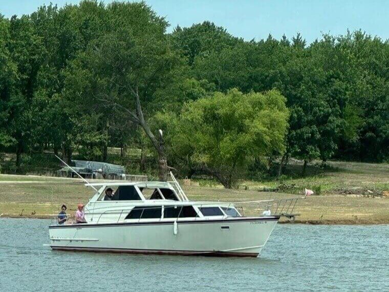 1975 Marinette Express 32' Boat W/ Title - Bidding