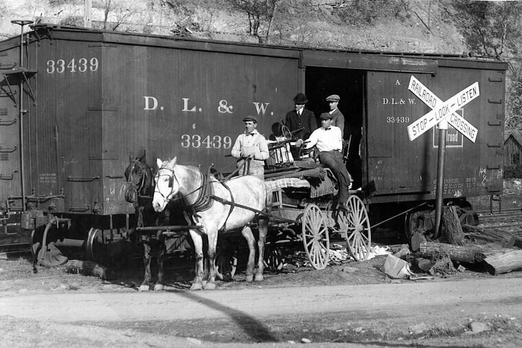 No Throwing Garbage from a Moving Wagon