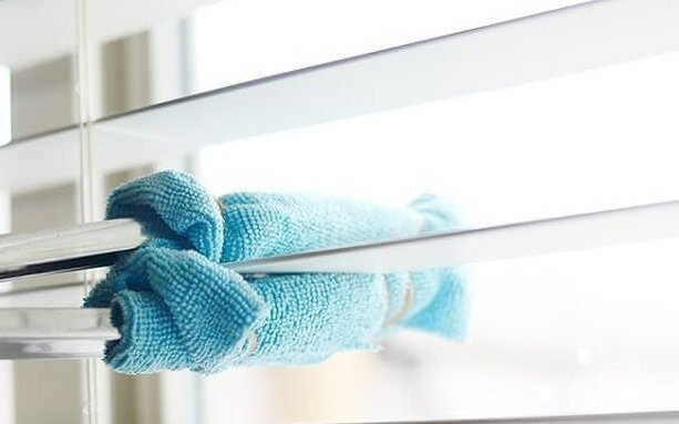 Keep Your Blinds Clean With Kitchen Tongs