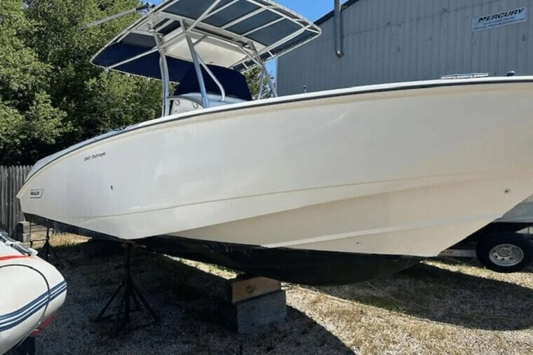 2006 Boston Whaler 240 Outrage